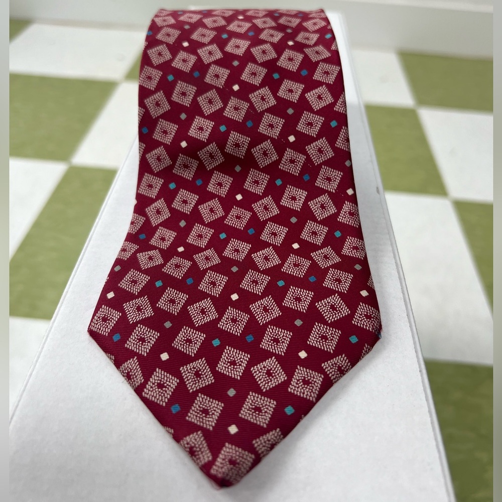 100% Silk tie Ellis Perry